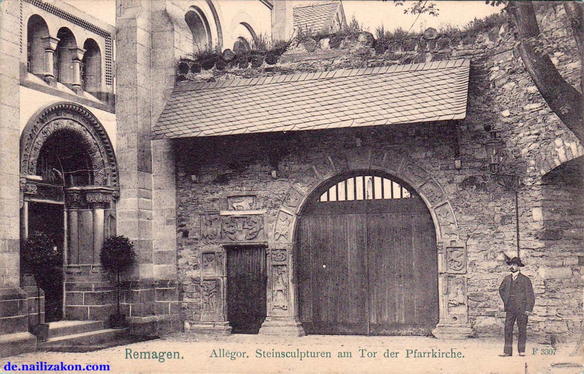 Remagen. Steinskulpturen am Tor der Pfarrkirche