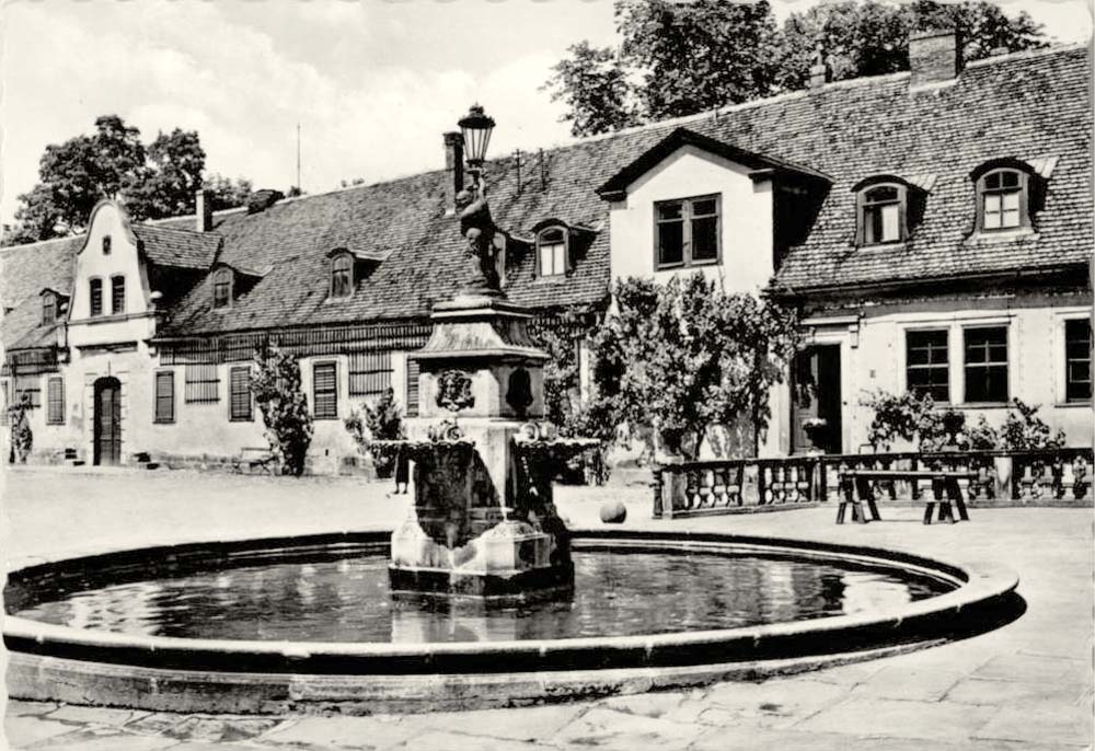 Rudolstadt. Brunnen im Hof der Heidecksburg, 1962