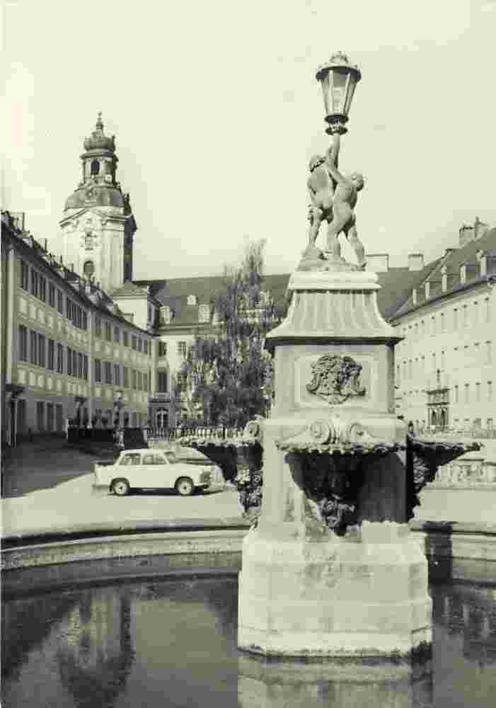 Rudolstadt. Schloßhofbrunnen