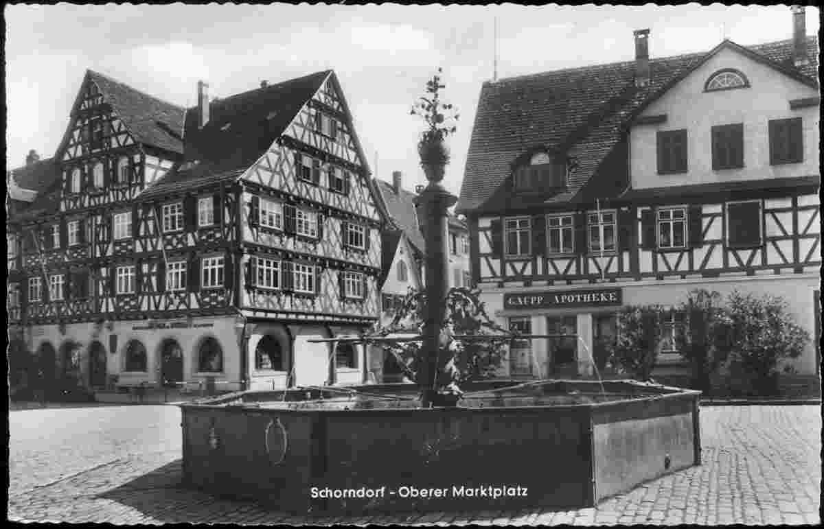 Schorndorf. Oberer Marktplatz, Brunnen und Gaupp Apotheke, 1962