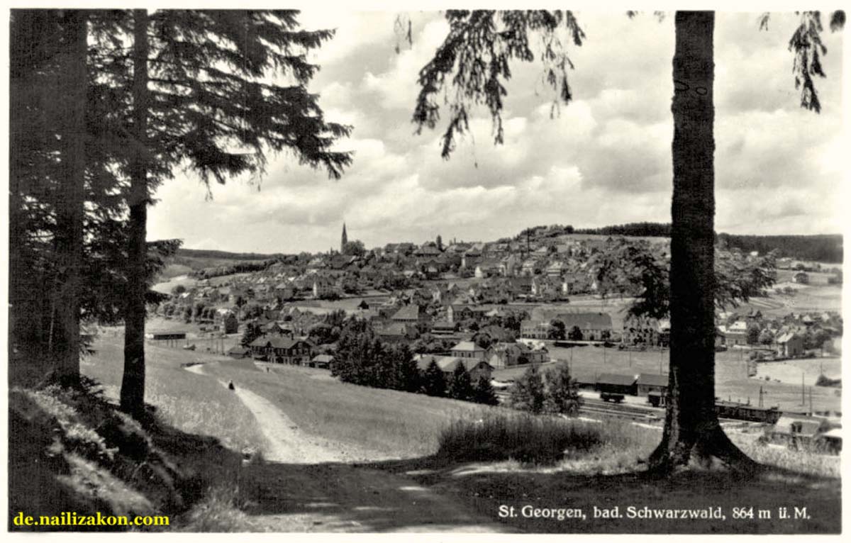 St. Georgen im Schwarzwald. Panorama der Stadt und Eisenbahn