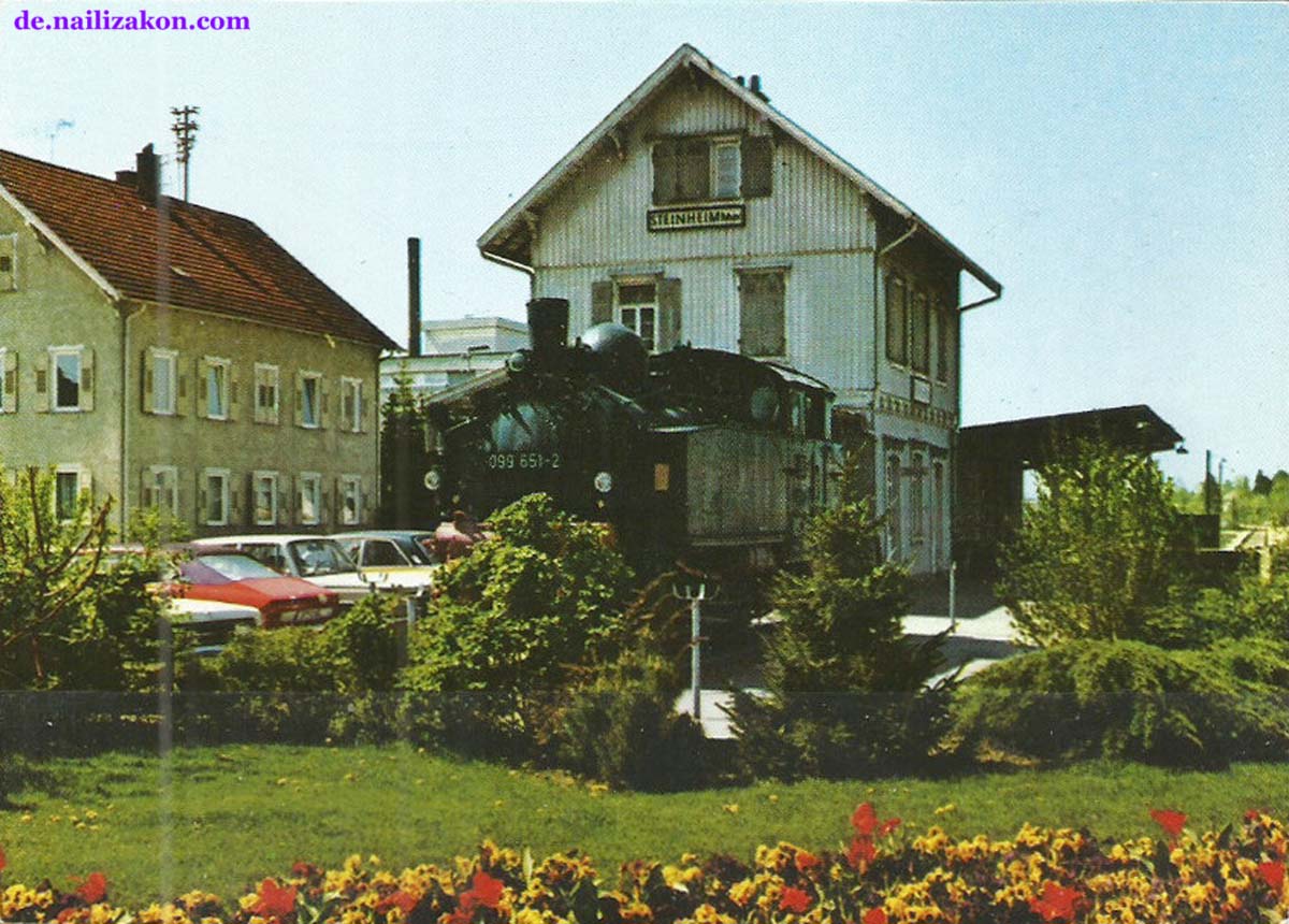 Steinheim an der Murr. Bahnhof mit alte Lokomotive