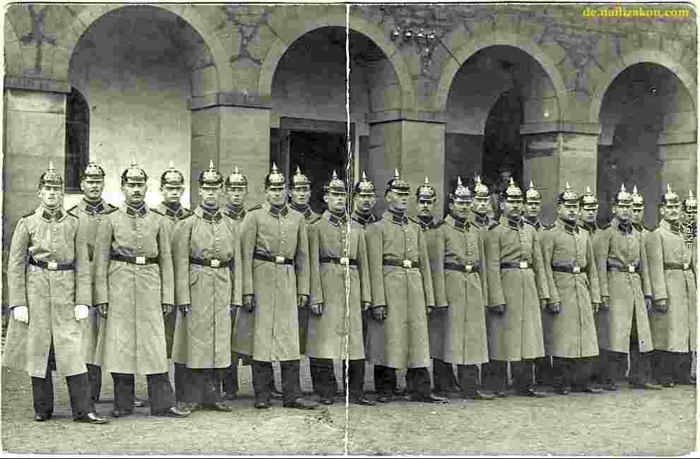 Stuttgart. Soldaten mit Pickelhauben, 1917