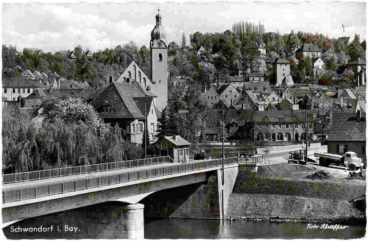 Schwandorf. Blick auf kirche und neu erbauter äußerer Naab Brücke, 1959