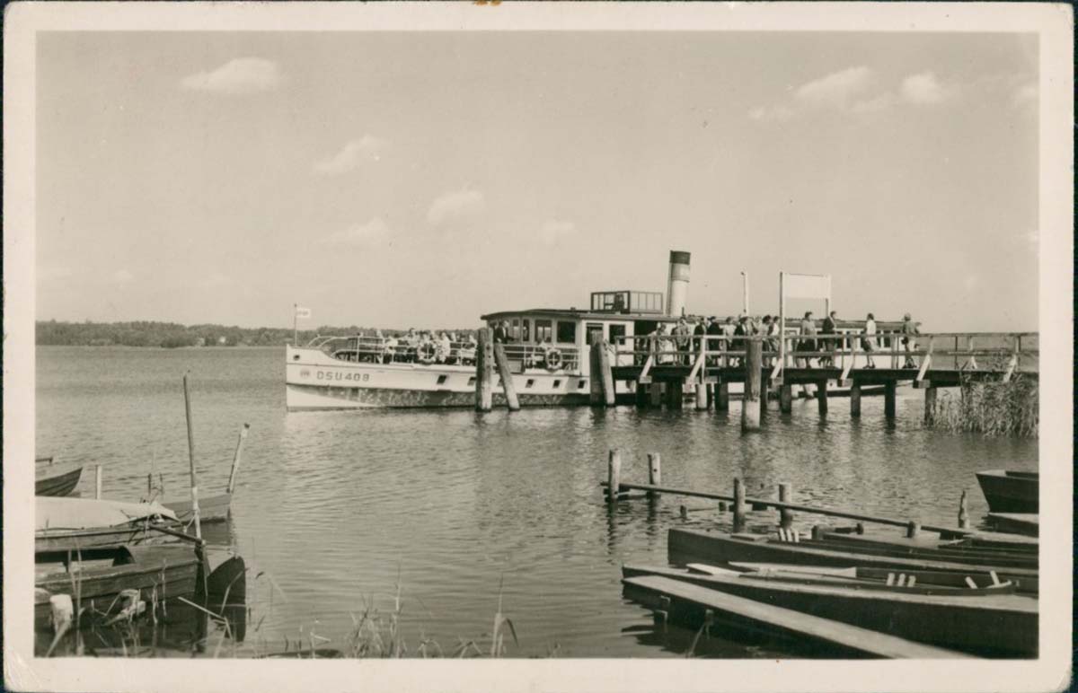 Schwielowsee. Ferch - Dampfer an der Bootsanlegestelle, 1957
