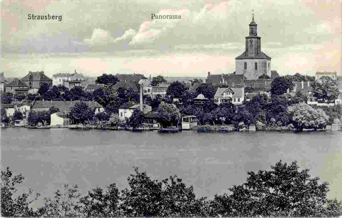 Strausberg. Panorama von Stadt mit Kirche