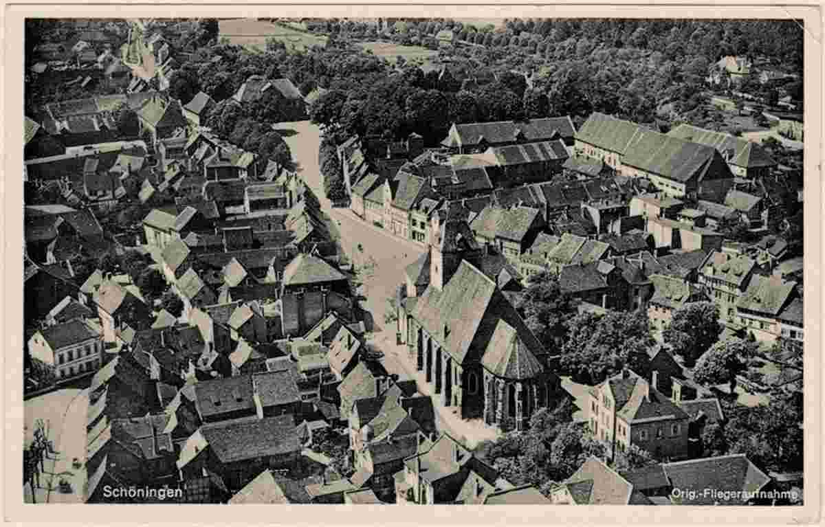 Luftbild auf Schöningen mit Kirche, 1932