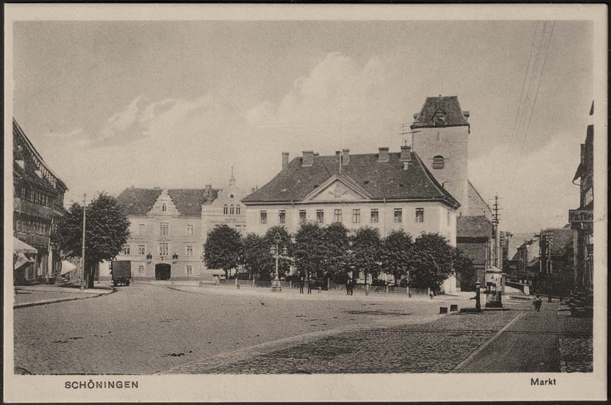 Schöningen. Marktplatz mit Rathaus