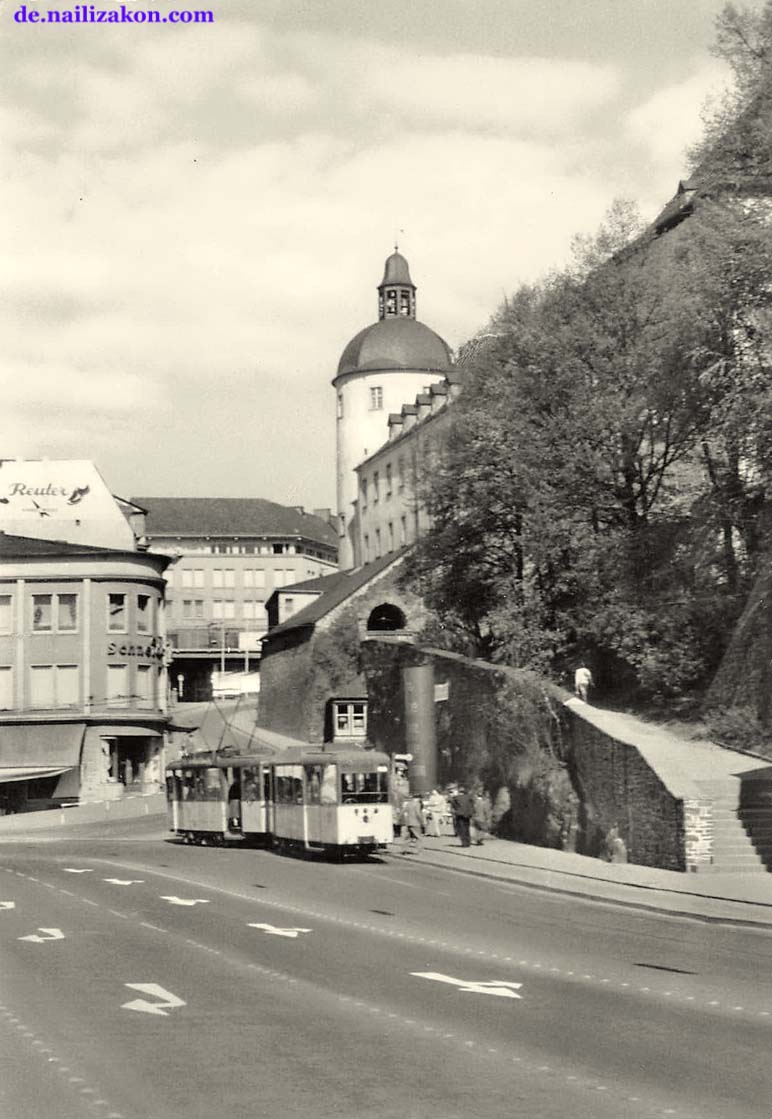 Siegen. Unteres Schloß und Straßenbahn