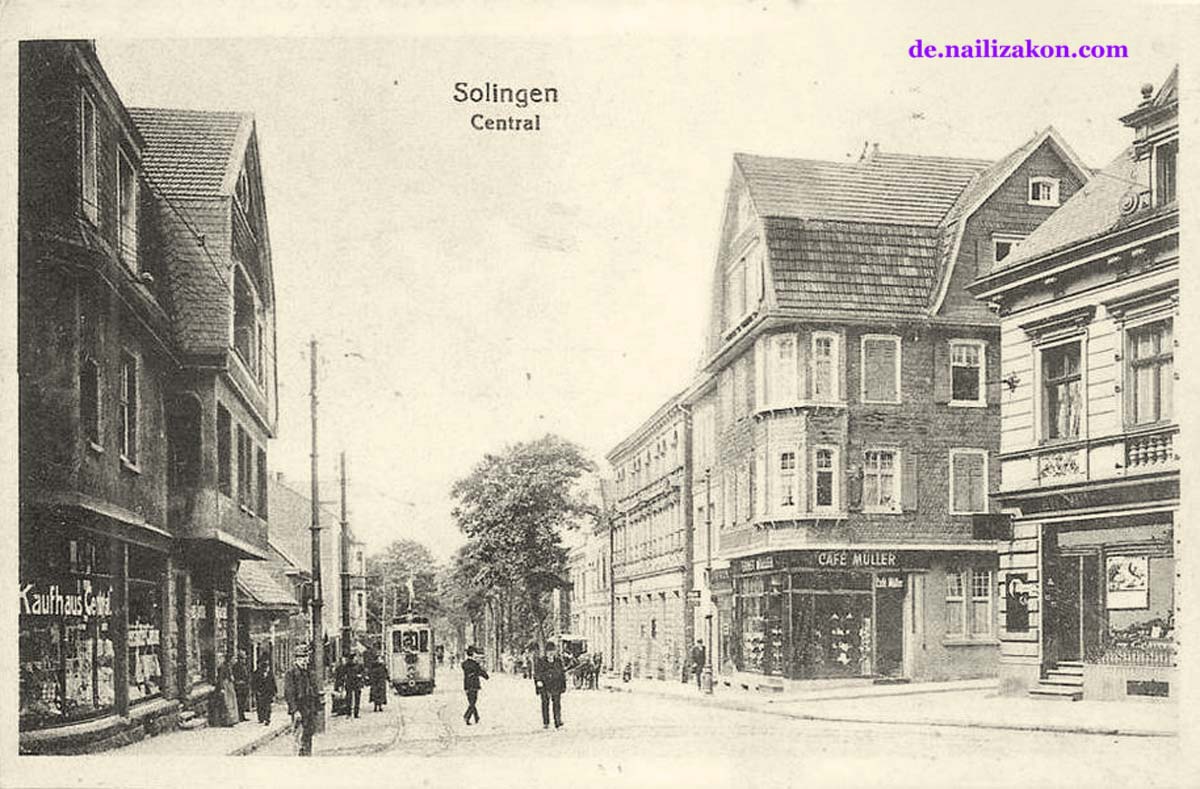 Solingen. Central, von links - Kaufhaus, von rechts - Café Müller