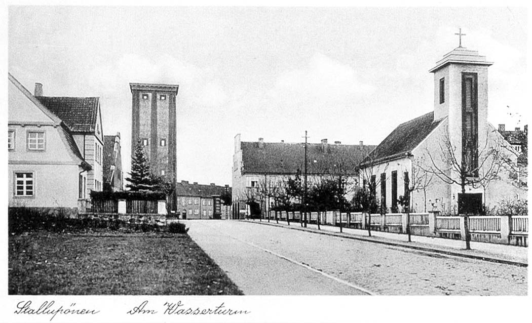 Stallupönen (Nesterow). Wasserturm, auf der rechten Seite - Katholische Kirche, 1935-1939