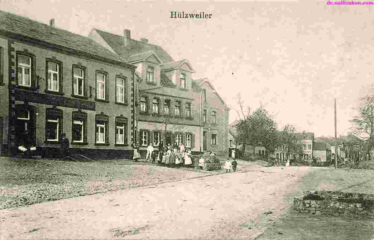 Schwalbach. Hülzweiler - Panorama von Straße und Gebäuden, 1918