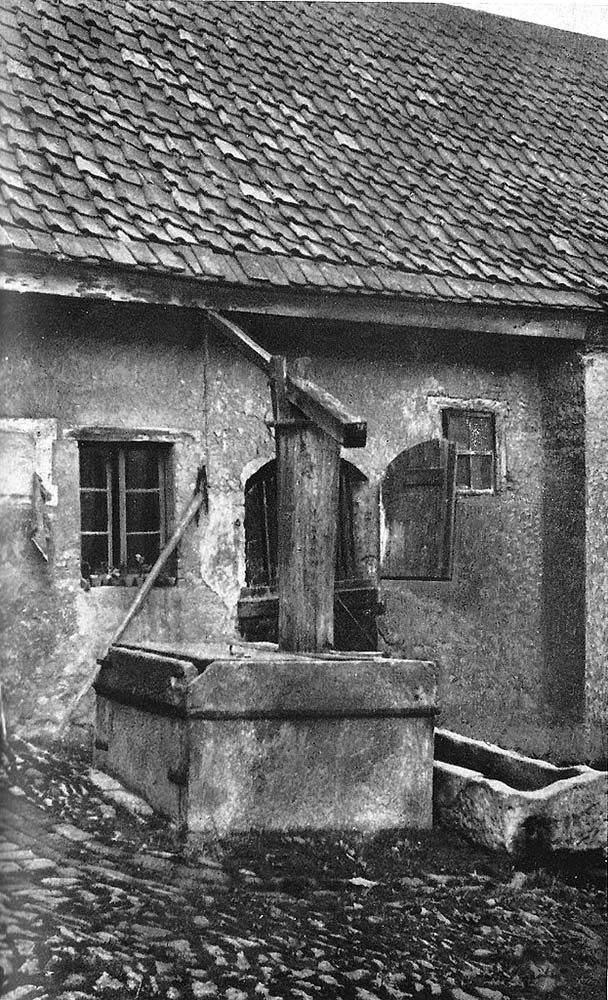 Sülzetal. Altenweddingen - Wippbrunnen mit steinerner Viehtränke Bauernhof, 1935