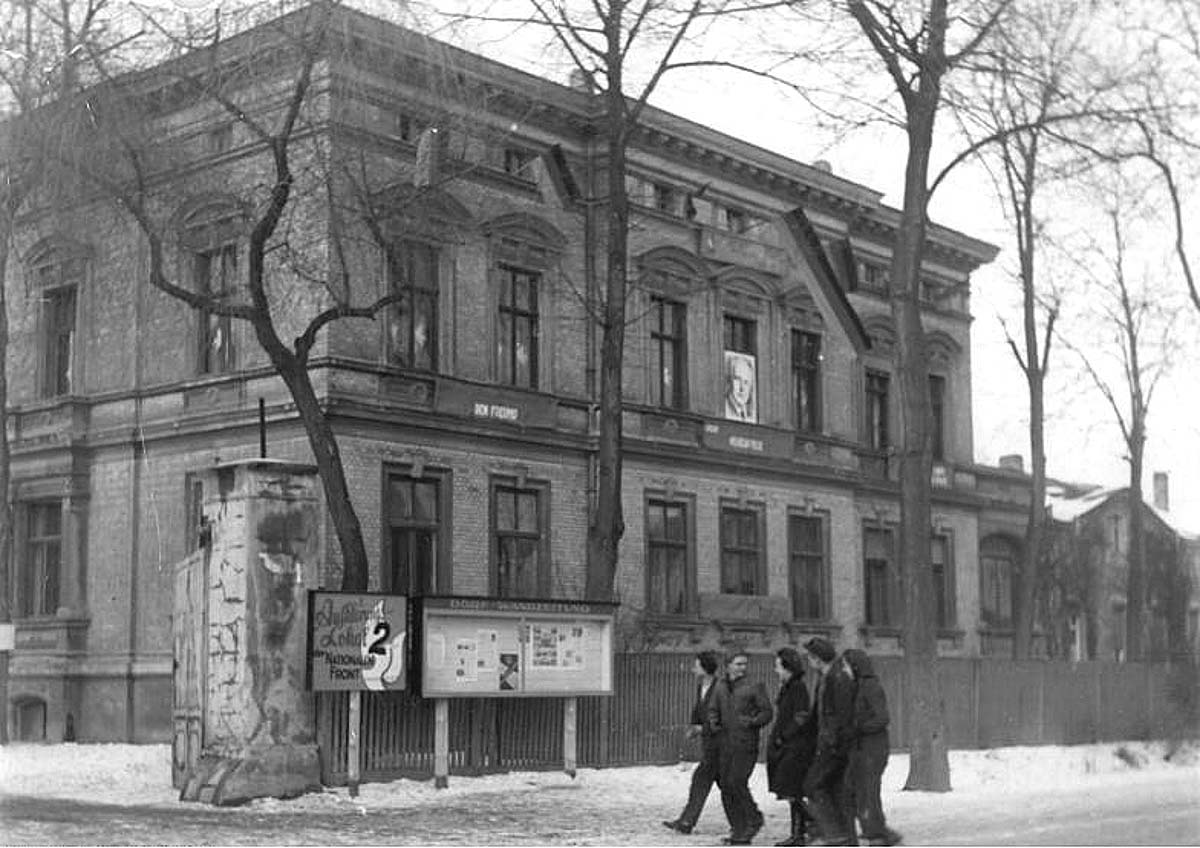 Sülzetal. Langenweddingen - Blick auf das Kulturhaus, 1951