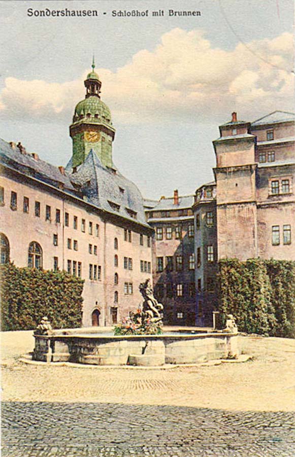 Sondershausen. Schloßhof mit Schloßbrunnen, 1915