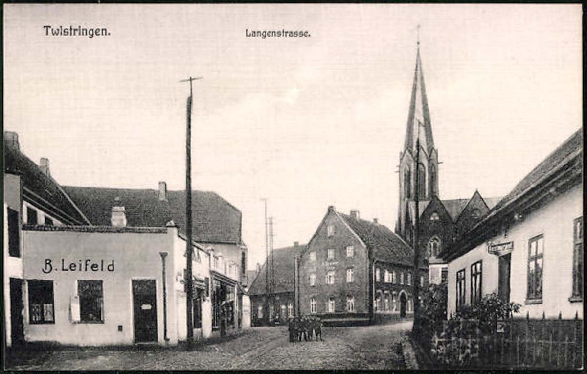 Twistringen. Langenstraße mit Geschäft B. Leifeld
