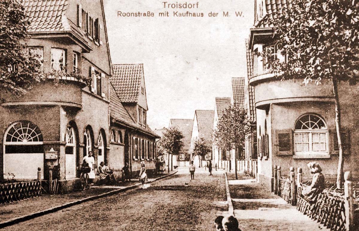 Troisdorf. Roonstraße mit Kaufhaus, 1915
