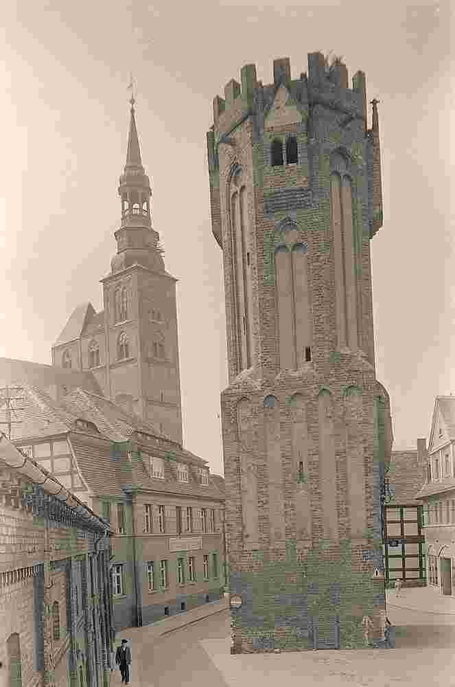 Tangermünde. Eulenturm und St. Stephanskirche