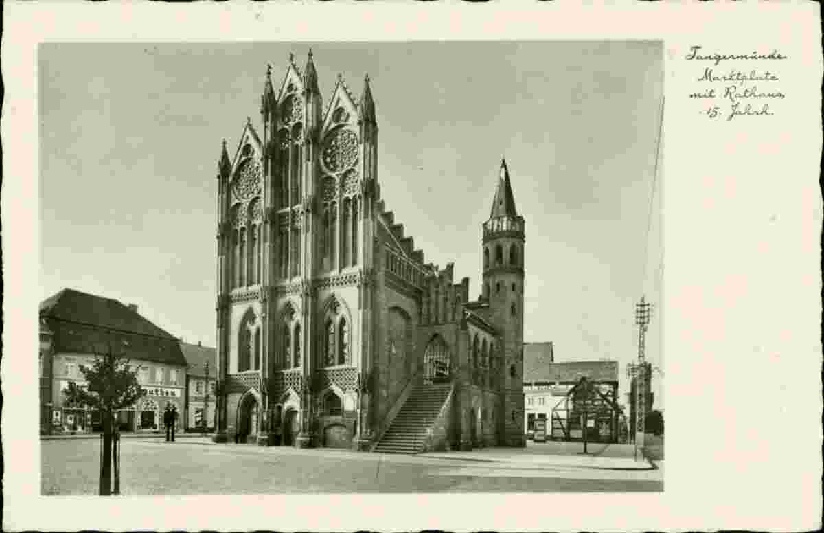 Tangermünde. Marktplatz mit Rathaus (15. Jahrhundert), Kino und Geschäfte, 1934