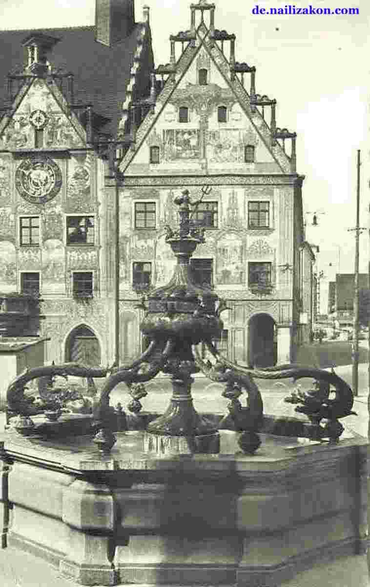 Ulm. Delphinbrunnen und Rathaus