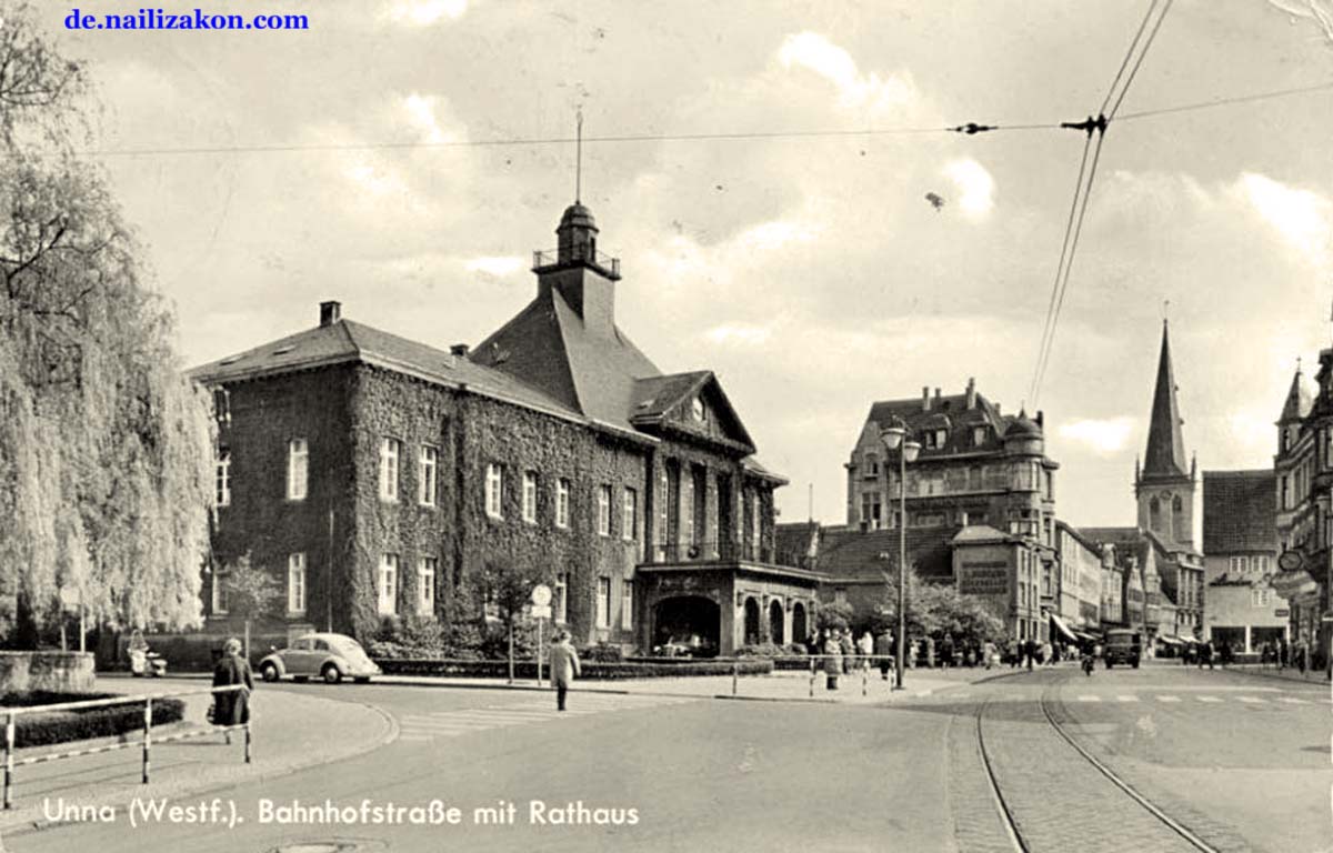 Unna. Bahnhofstraße mit Rathaus