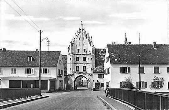 Vohburg an der Donau. Brücke und Klein Brückentor