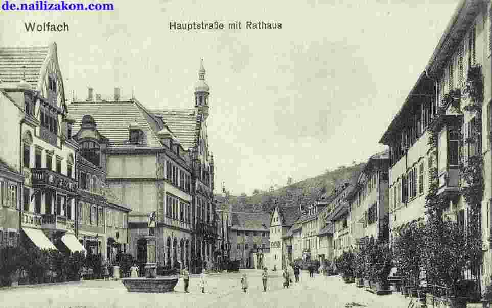 Wolfach. Hauptstraße mit Rathaus
