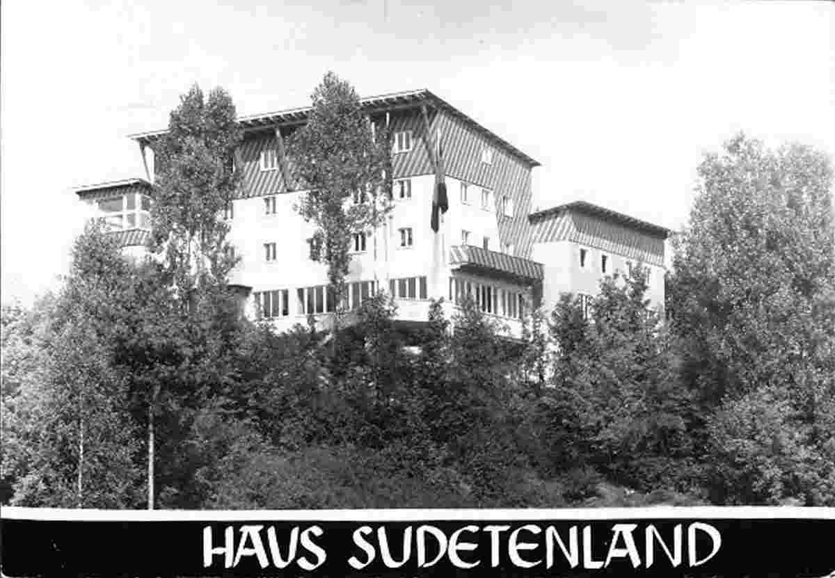Waldkraiburg. Blick um Haus Sudetenland, 1965
