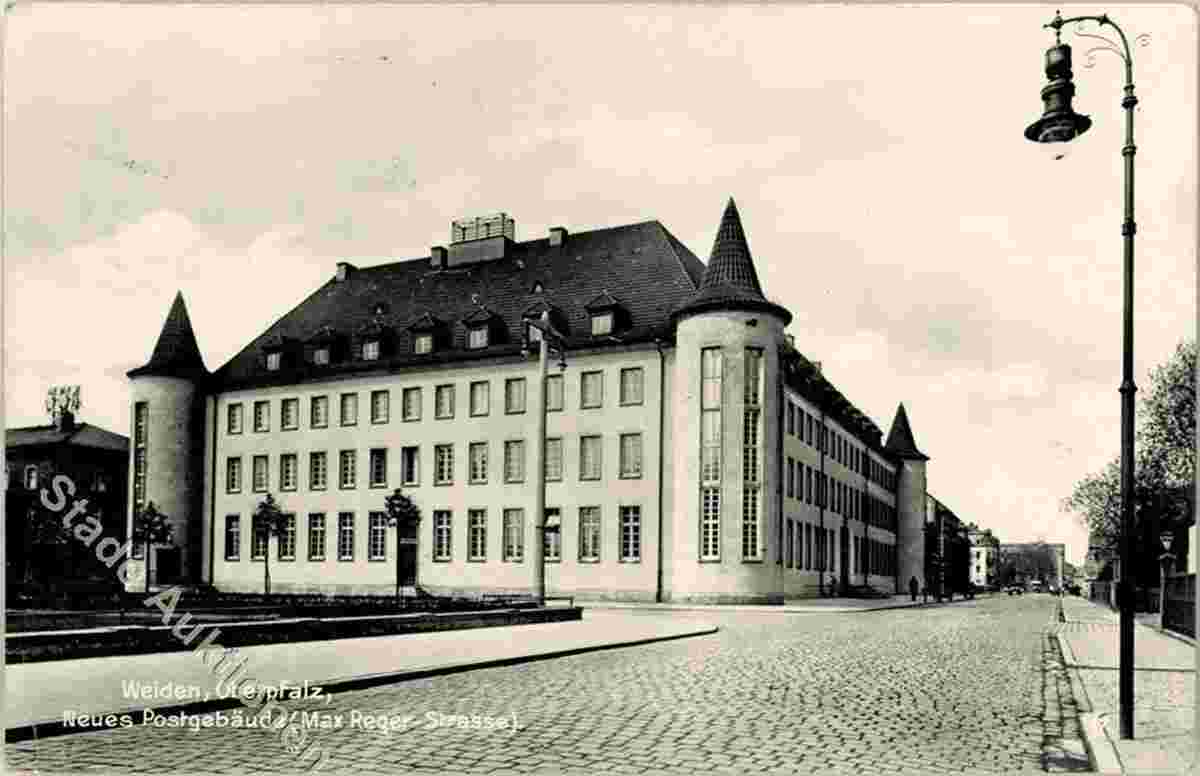 Weiden in der Oberpfalz. Neues Postgebäude am Max-Reger-Strasse, um 1940