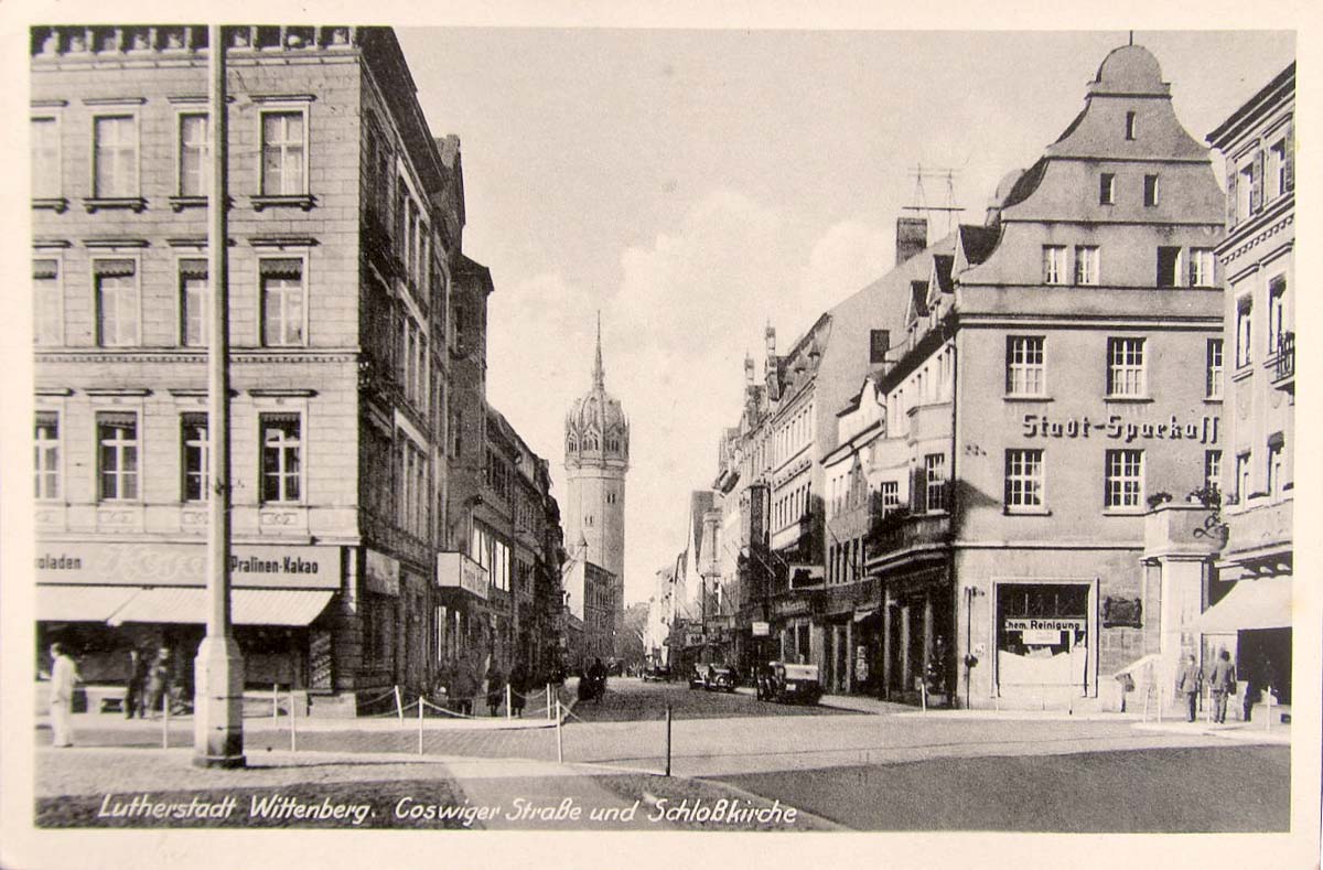 Lutherstadt Wittenberg. Coswiger Straße, in der Ferne - Schloßkirche, 1944