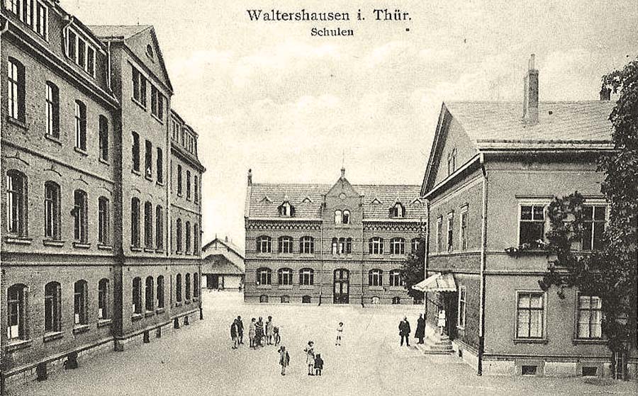 Waltershausen. Stadtplatz, Kinder und Schule