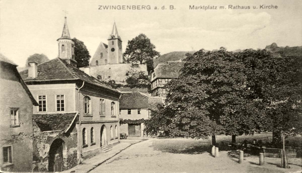 Zwingenberg (Baden). Marktplatz mit Rathaus und Kirche