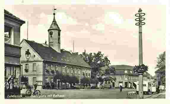 Zehdenick. Marktplatz mit Rathaus